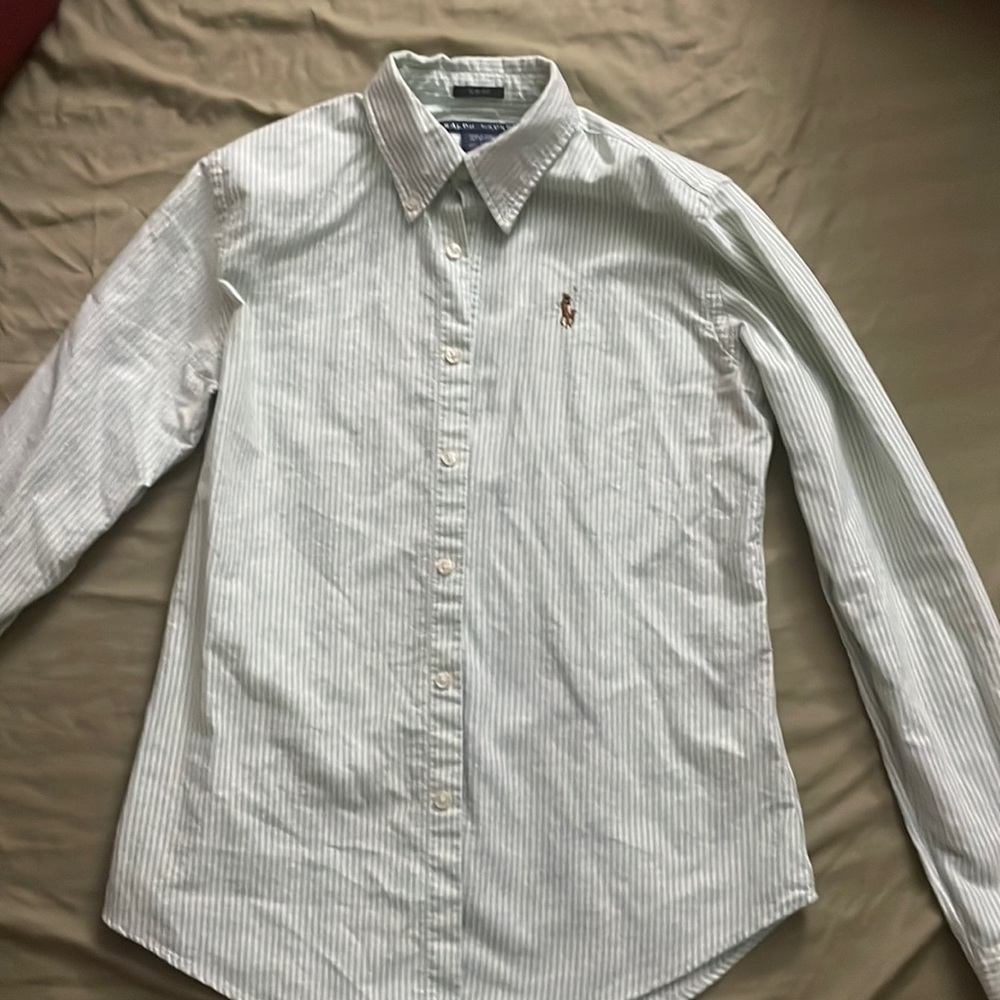 Polo shirt size 6 fits like a small
